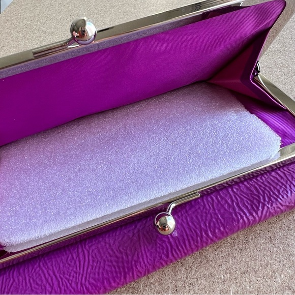 Merona Purple Retro Styl Fold Over Silver Tone Wallet with Kiss-Lock Coin Pocket - Picture 11 of 16